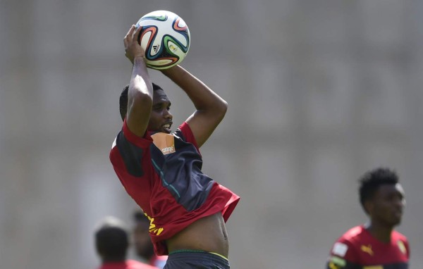 Brasileños desatan locura por ver a Samuel Eto'o