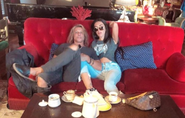 Claudio Caniggia confirmó que se va a comprometer con su infartante novia Sofía Bonelli&nbsp;&nbsp;