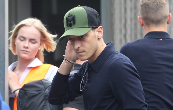 EN FOTOS: La amargura y frustración de la selección de Alemania al llegar a Frankfurt