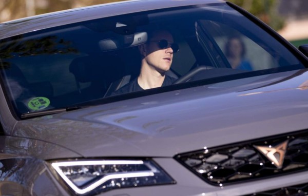 Autos sucios y nuevos 'looks': Así fue el regreso al trabajo de Messi y los futbolistas del Barcelona &nbsp;&nbsp;