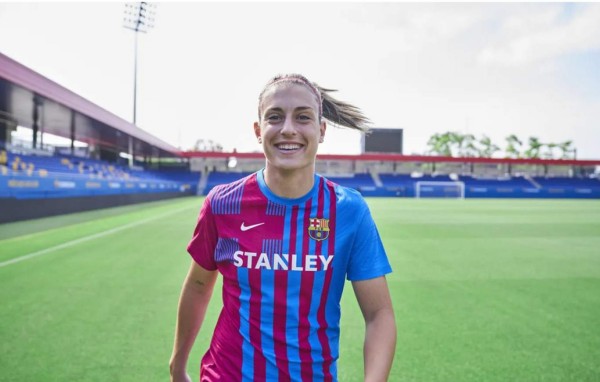 Se inspira en su escudo: Barcelona presenta su nueva camisa para la temporada 2021-22