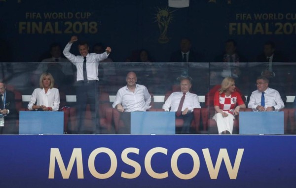 NO SE VIO EN TV: La locura de Macron frente a Kolinda que rompió en llanto