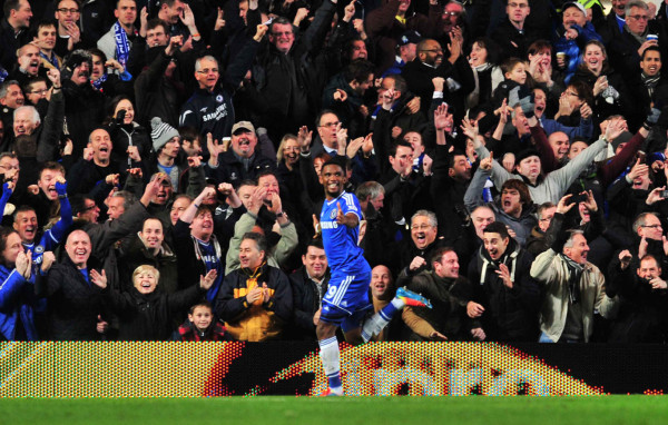 Chelsea vence 3-1 al Manc. United con triplete de Eto’o