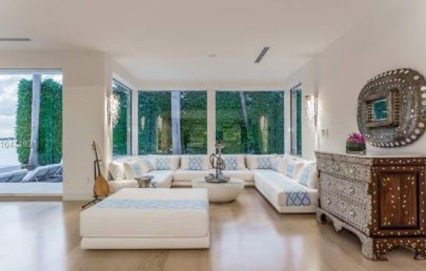 La increíble mansión de $11.6 millones donde Shakira vivió con su exnovio y que puso en venta