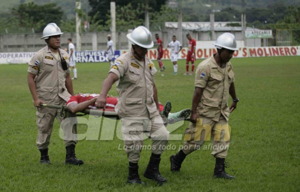 Sangre, abejas, chicas lindas y besos en las fotos curiosas de la fecha 7&nbsp;&nbsp;