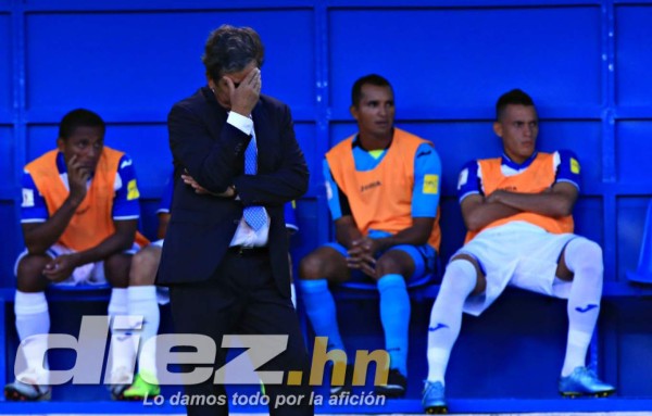 Las caras de sufrimiento y decepción de Honduras en el Olímpico