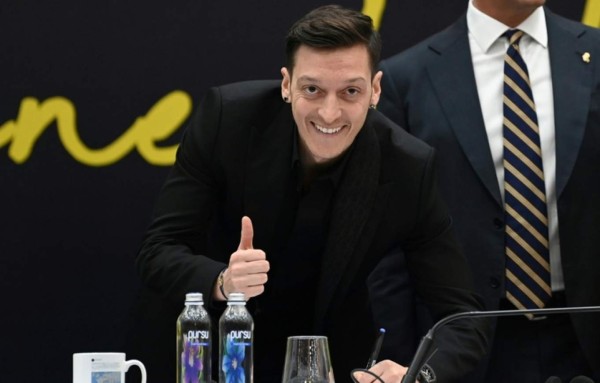 Así es la nueva vida de Ozil con su preciosa turca: compra un equipo mexicano y tiene un bajísimo salario
