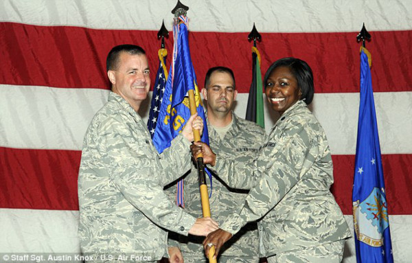 VIDEO: Madre, miembro del ARMY, da emotiva sorpresa a su hijo