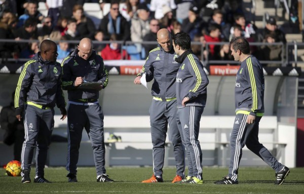 FOTOGALERÍA: Más de cinco mil aficionados ovacionaron a Zidane