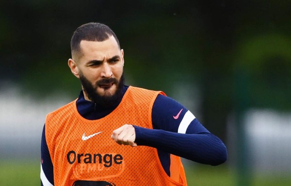 Mbappé se parte de la risa y las imágenes del brutal tridente que ponen a temblar a la Euro