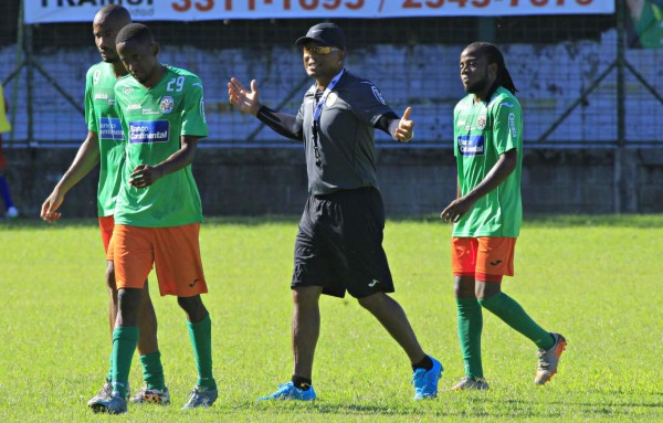 FOTOS: Así vivió Carlos Pavón su primer amistoso como asistente en Marathón