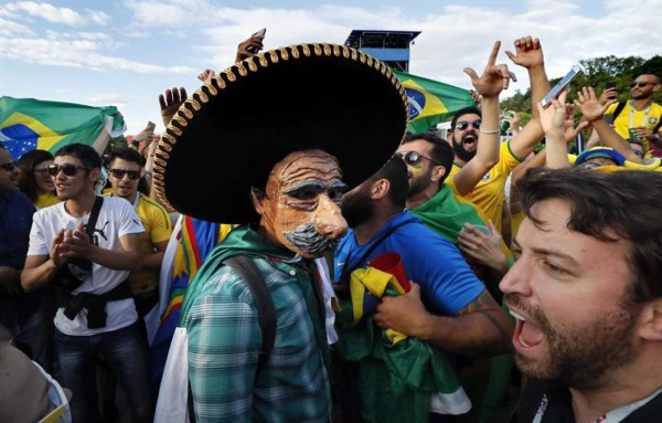 Dolorosas imágenes: Aficionados de México rompen en llanto por eliminación en Rusia