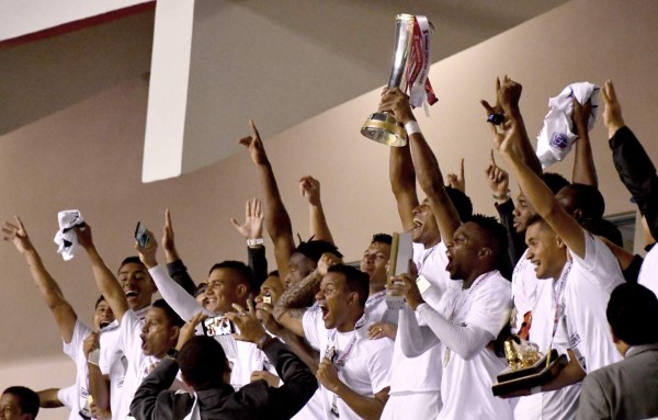 Así fue el enorme festejo de los jugadores del Olimpia luego de se campeones