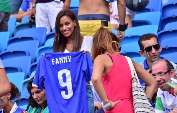Gran ambiente en el duelo Italia vs Uruguay