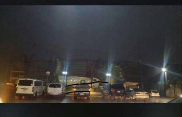 EN FOTOS: Tormenta deja destruido techo del estadio Juan Ramón Brevé