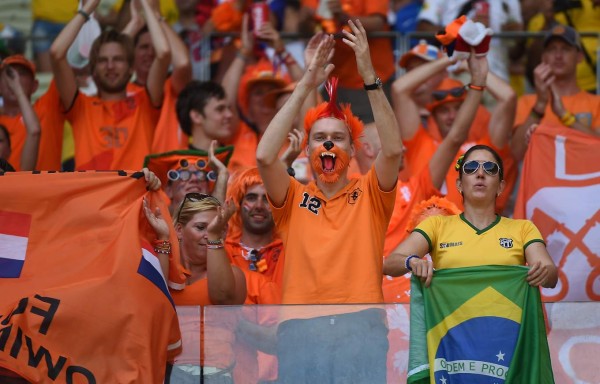 Ambiente en Fortaleza previo al Holanda-México