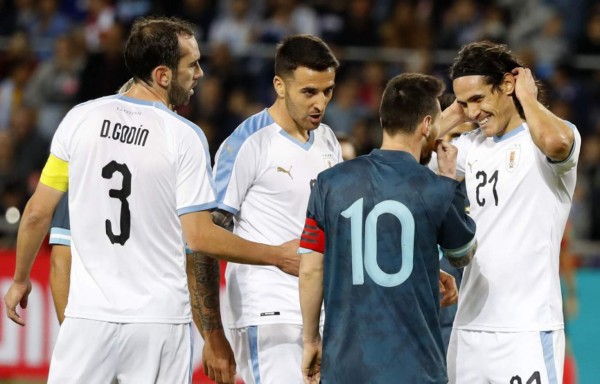 Cavani invita a pelear a Messi en el Argentina-Uruguay: ''Cuando quieras''