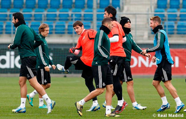 El Madrid viajó con toda la plantilla blanca a Manchester.