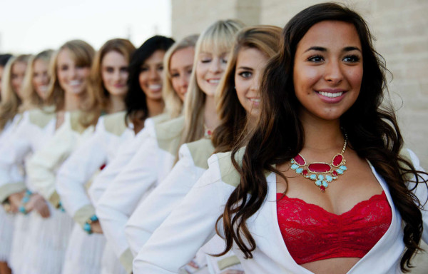 Hamilton ganó en EE.UU., y el campeón de la F1 se conocerá en Brasil.