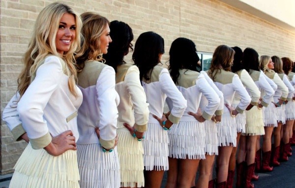 Hamilton ganó en EE.UU., y el campeón de la F1 se conocerá en Brasil.