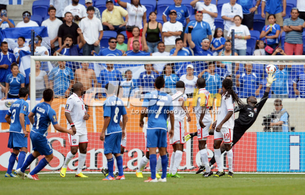 El Salvador y Trinidad y Tobago empatan en su debut