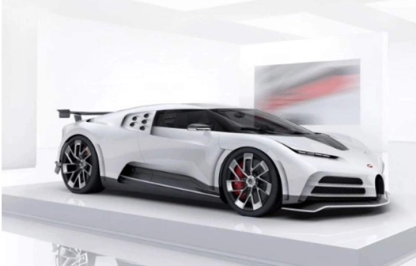 Cristiano Ronaldo muestra su nuevo juguete: Un Bugatti Chiron que lleva sus iniciales &nbsp;&nbsp;