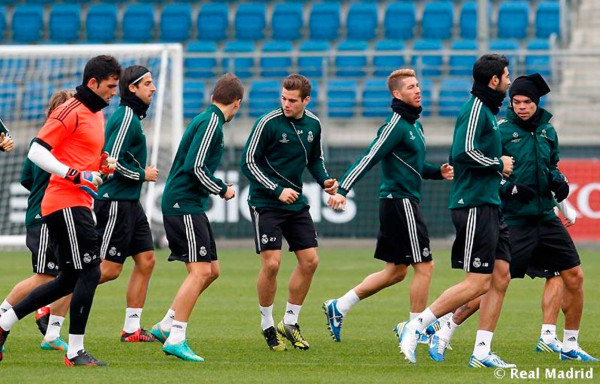 El Madrid viajó con toda la plantilla blanca a Manchester.