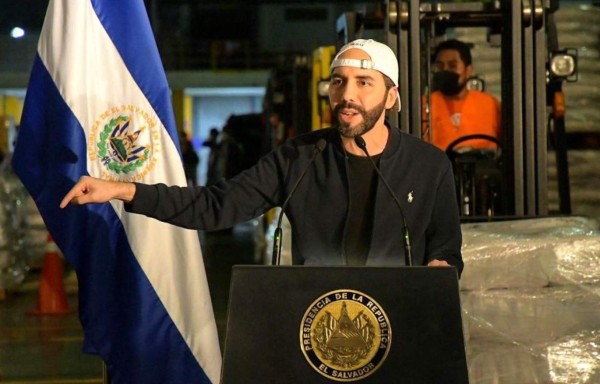 ¿A quién dona su sueldo? Las sorprendentes revelaciones de Bukele a Luisito Comunica, youtuber mexicano