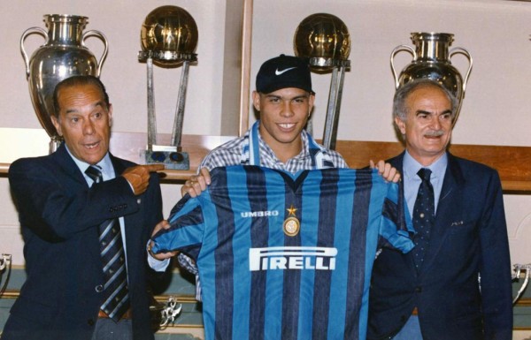Los 10 fichajes 'récord' en toda la historia del fútbol