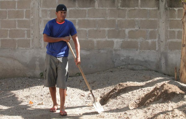 FOTOS: Así es la vida como albañil del defensa Henry Clark