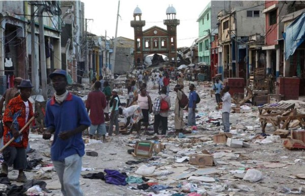Siguen buscando sobrevivientes: las desgarradoras imágenes del terremoto que sacudió a Haití y aumentan las muertes