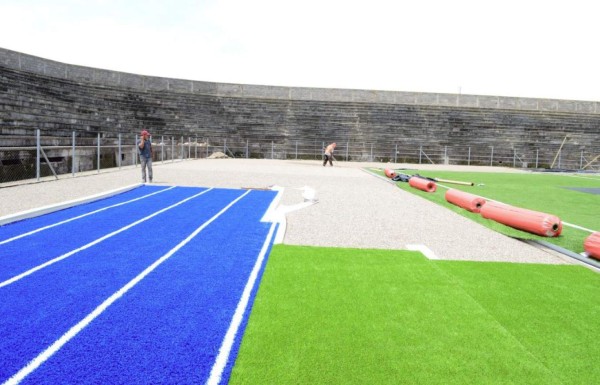 ¡Irreconocible! Con grama sintética y pista olímpica, así marcha la remodelación al estadio Roberto Suazo Córdova de La Paz