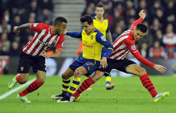 Arsenal inicia con pié izquierdo el 2015