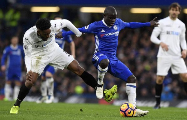 Chelsea vence 3-1 a Swansea y se pone más líder en la Premier League