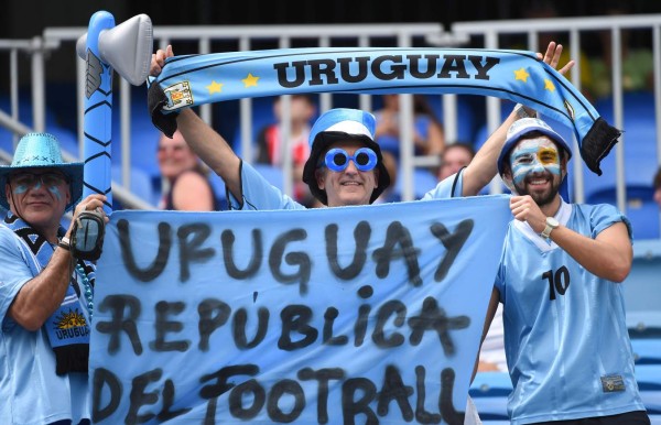 Gran ambiente en el duelo Italia vs Uruguay