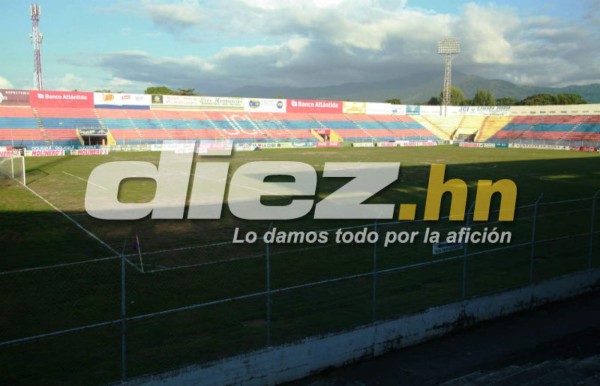 Qué tristeza: Así luce un viejo y deteriorado estadio de La Ceiba