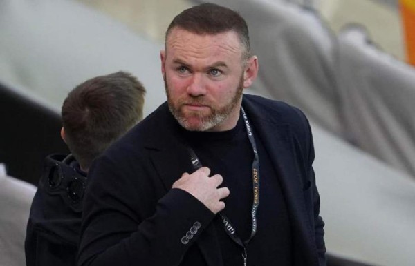 Pasa la noche con tres mujeres y ellas filtran las fotos por Snapchat: el último escándalo de Wayne Rooney