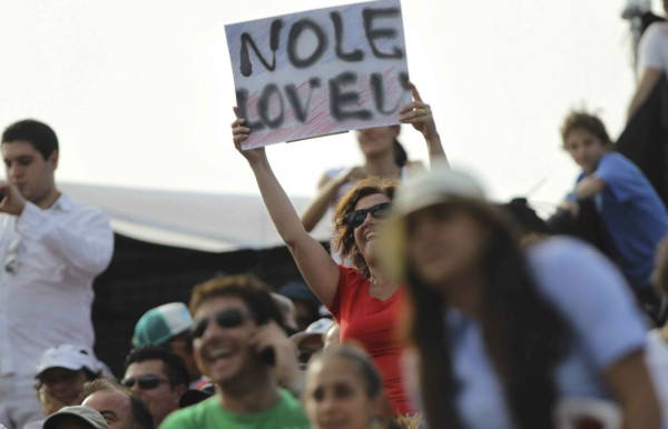 Nadal y Djokovic cierran gira con show de tenis y fútbol en Argentina.