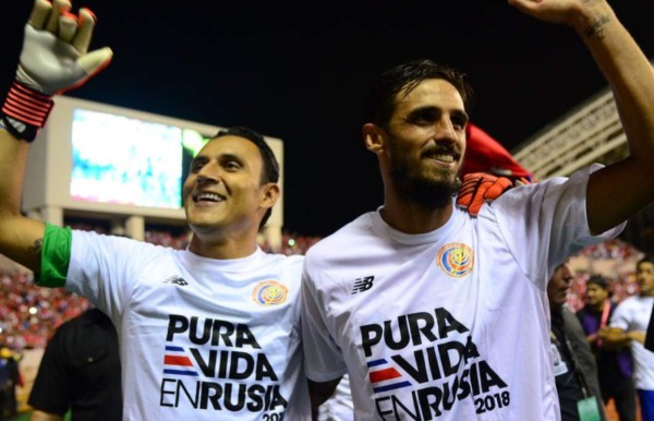 El emotivo festejo de jugadores de Costa Rica y la belleza de Andrea Salas