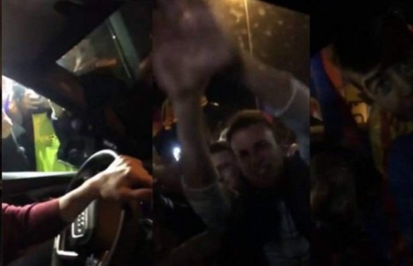 Video: La oleada de los fans de Messi sobre su auto al salir del Camp Nou