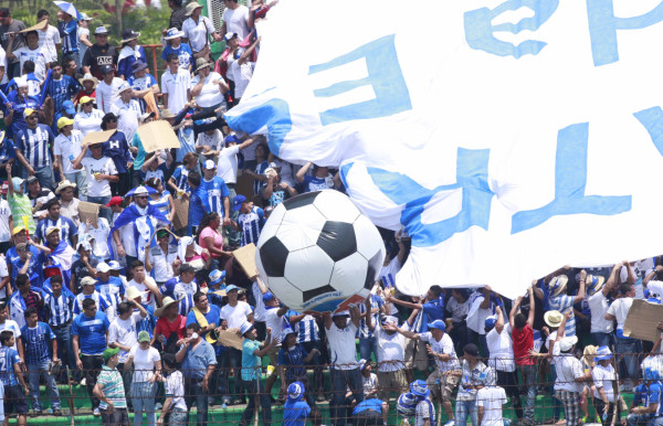 Calor, ambiente y belleza dentro del estadio Olímpico