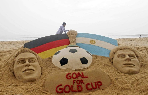 Alemanes y argentinos ya viven su fiesta previo a la final del Mundial.