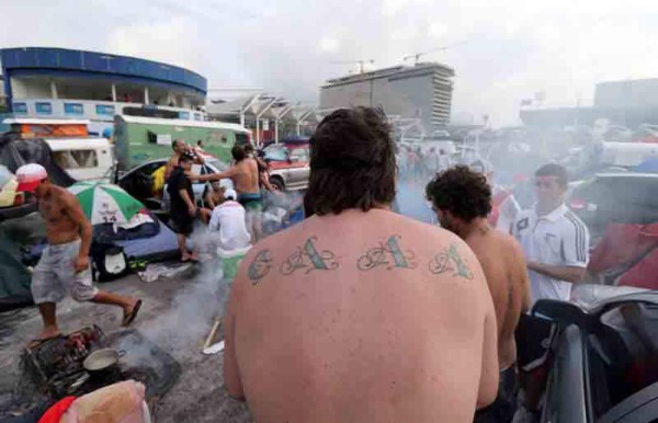 ARGENTINOS INVADEN RÍO DE JANEIRO Y ESPERAN LA FINAL DEL MUNDIAL