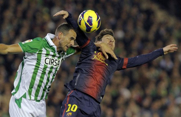 Barcelona vence 2-1 al Betis y Messi hace historia