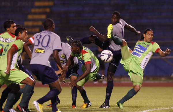 Marathón y Parrillas One abre el Clausura empatando