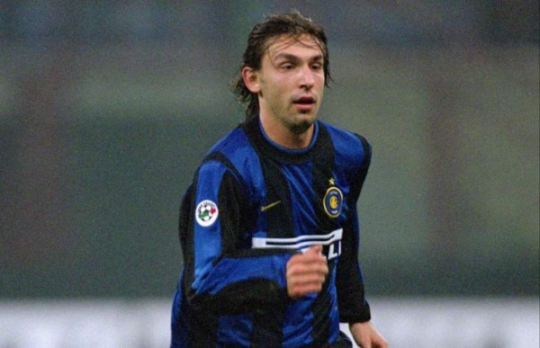 Los grandes futbolistas que cambiaron sus colores por los del equipo rival