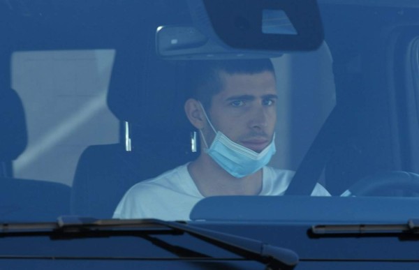 Autos sucios y nuevos 'looks': Así fue el regreso al trabajo de Messi y los futbolistas del Barcelona &nbsp;&nbsp;