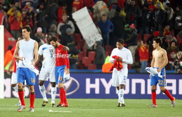 ¡Piqué sufrió con Welcome! Las imágenes del España-Honduras en Sudáfrica 2010