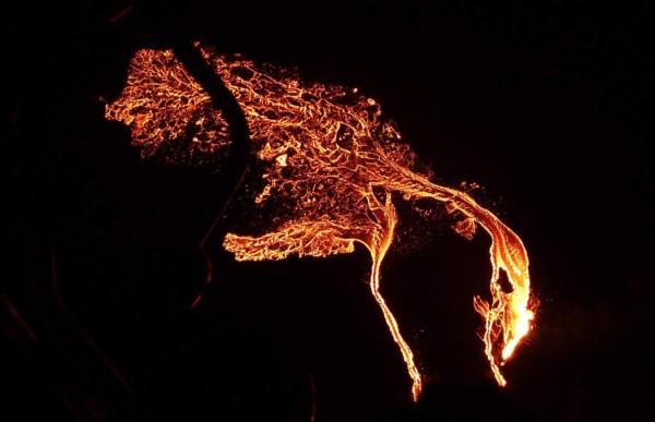 Impactantes fotos: un volcán ''despierta'' en Islandia luego de 800 años y piden a la población encerrarse en casa