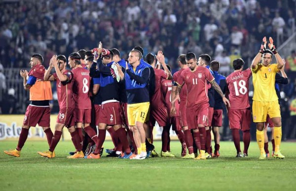 Incidentes y caos en el encuentro entre Serbia-Albania